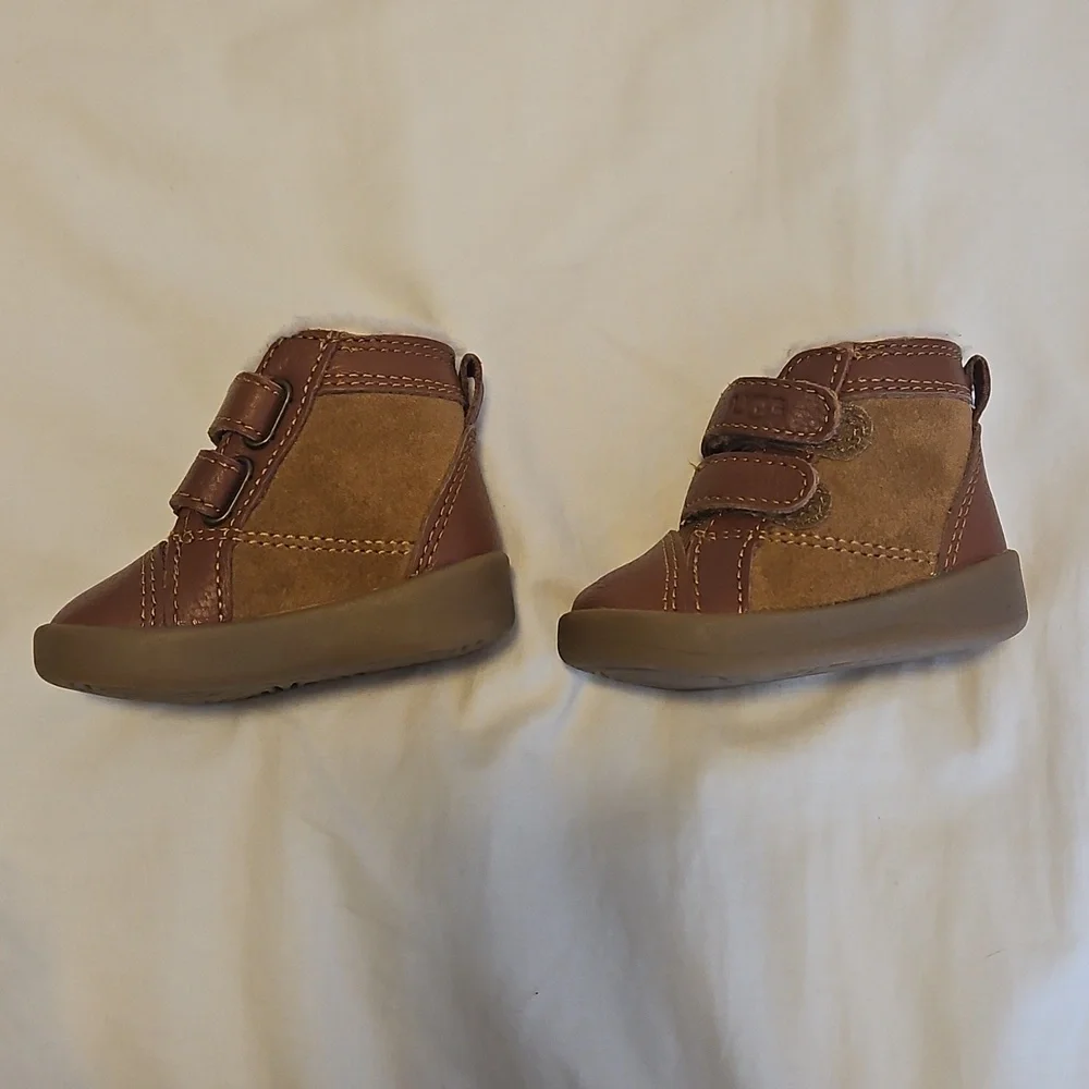Unisex Baby Chestnut UGG Tan Baby Shoes with Faux Fur Trim